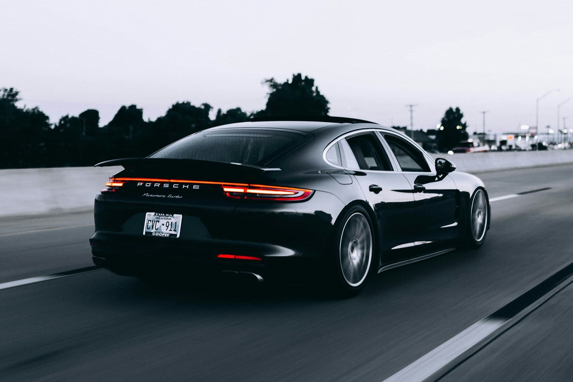 800 Motor Guru premium auto repair Dubai